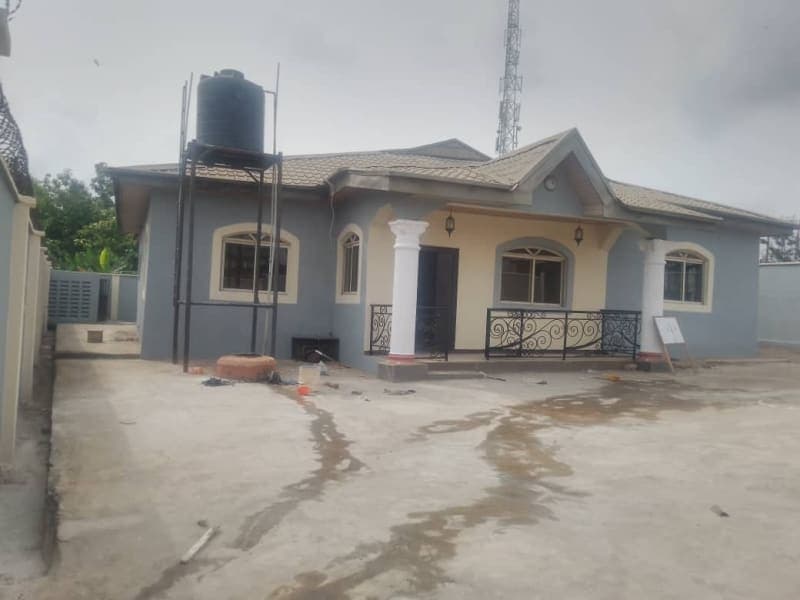5 bedroom Bungalow