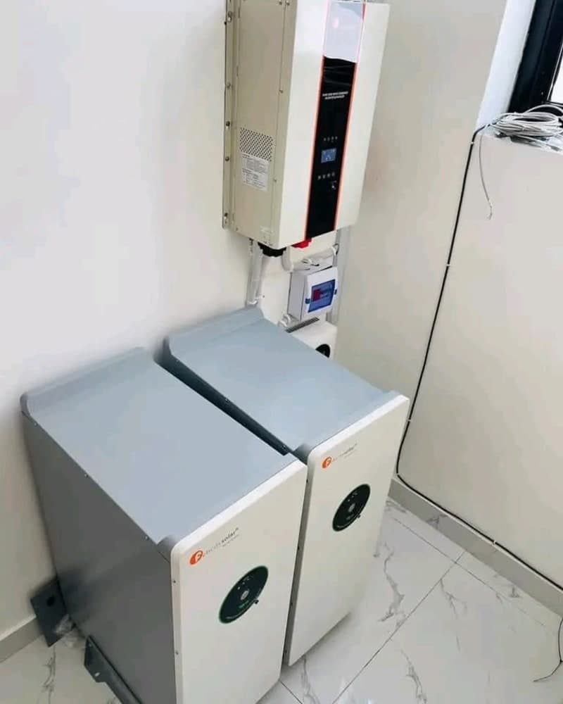 Solar lithium battery