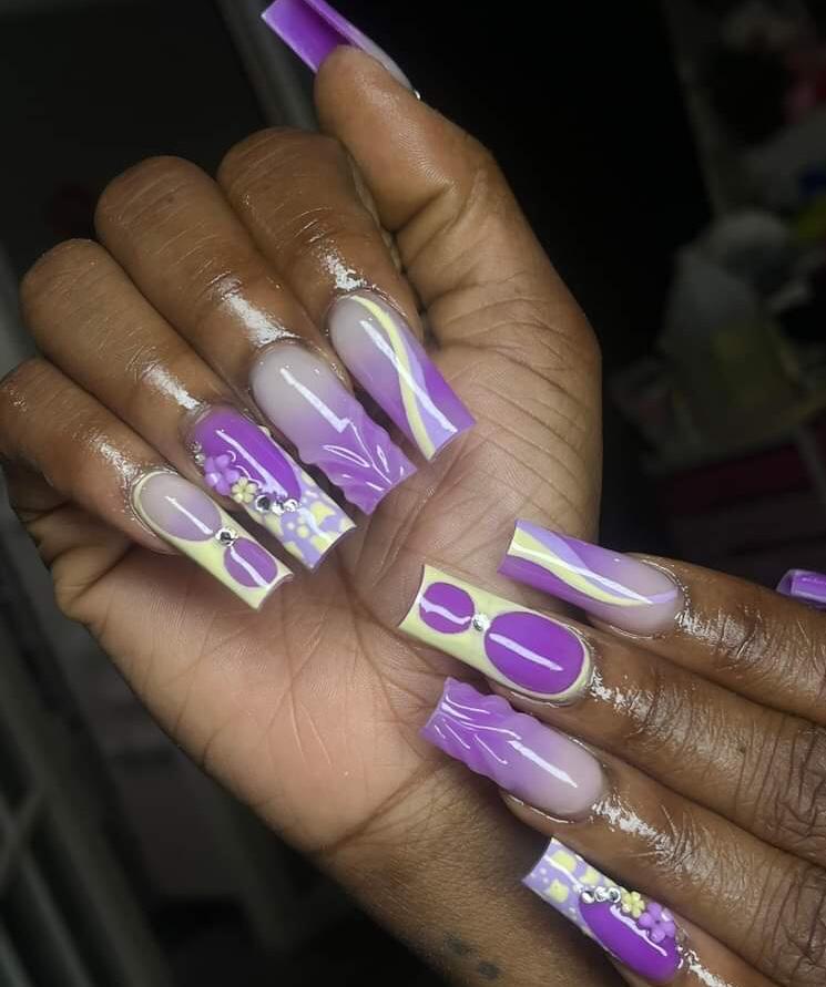 nails and lash technician