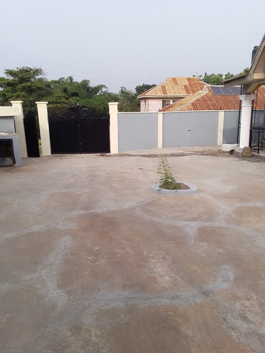 5 bedroom Bungalow