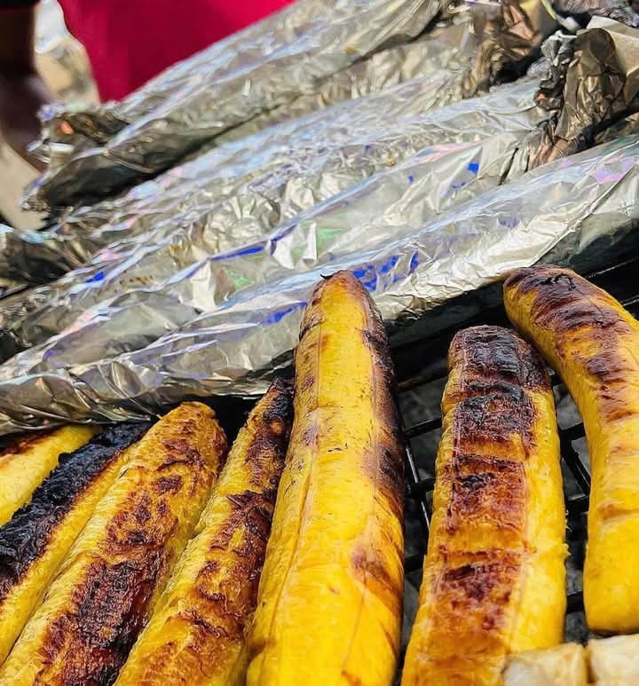 🍠 Sizzling hot bole (grilled plantain/yam)