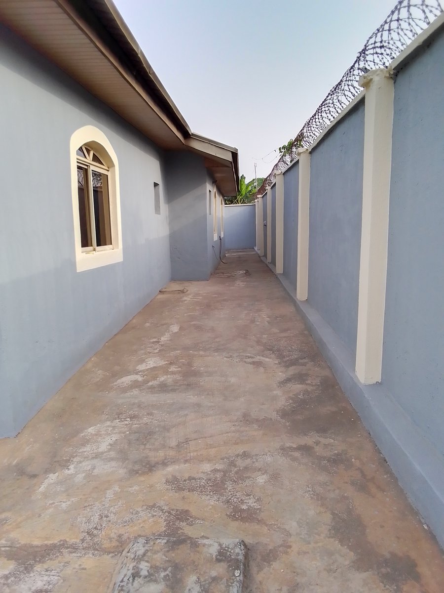 5 bedroom Bungalow